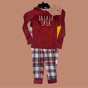 NWT RAE DUNN 2-PIECE HOLIDAY PAJAMA SET•SHIRT GRAPHIC L/S •PLAID PANTS •S/18M🎄